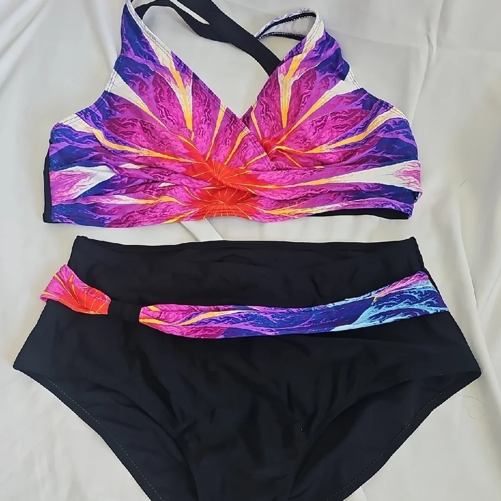 Vibrant Abstract Bikini Set - Picture 6 of 6